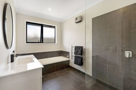 Photo of property in 22 Magnetic Place, Cromwell, 9310