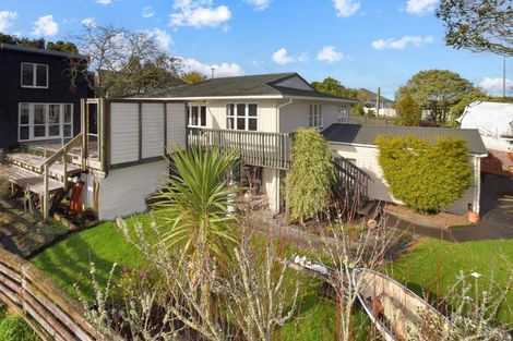 Photo of property in 8 Hobsonville Road, West Harbour, Auckland, 0618