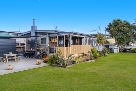 Photo of property in 2 Karaka Road, Kawakawa Bay, Papakura, 2585