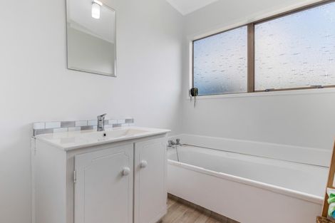 Photo of property in 1 Oakmont Place, Wattle Downs, Auckland, 2103