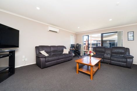 Photo of property in 23 Geneva Terrace, Kelvin Grove, Palmerston North, 4414