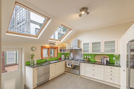 Photo of property in 25 Hawkestone Street, Thorndon, Wellington, 6011