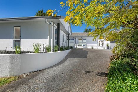 Photo of property in 32 Waipuia Place, Greenhithe, Auckland, 0632