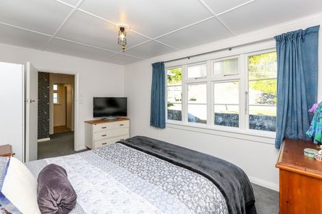 Photo of property in 128 Huatoki Street, Frankleigh Park, New Plymouth, 4310