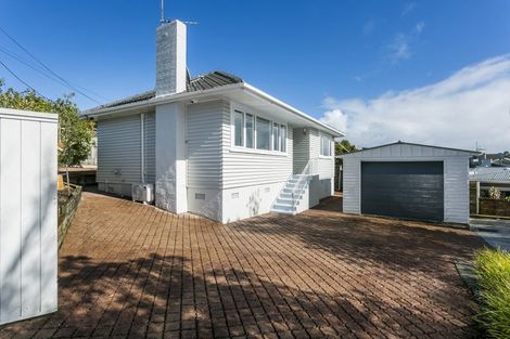 Photo of property in 1/1 Anne Road, Hillcrest, Auckland, 0627