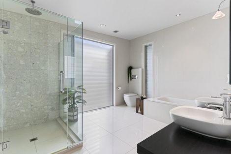 Photo of property in 11a Bournemouth Terrace, Murrays Bay, Auckland, 0630