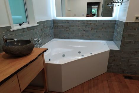 Photo of property in 5 Kendal Place, Merrilands, New Plymouth, 4312