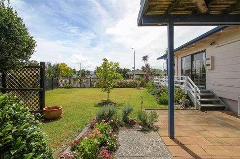 Photo of property in 46 Taihiki Road, Clarks Beach, 2122