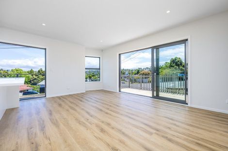 Photo of property in 1/94 Target Road, Totara Vale, Auckland, 0629