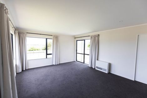 Photo of property in 21 Logan Way, Kelvin Grove, Palmerston North, 4414