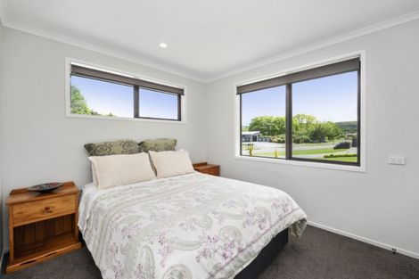 Photo of property in 1 Cabbage Tree Grove, Kinloch, Taupo, 3377