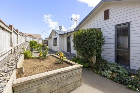 Photo of property in 48 Karamea Street, Whalers Gate, New Plymouth, 4310