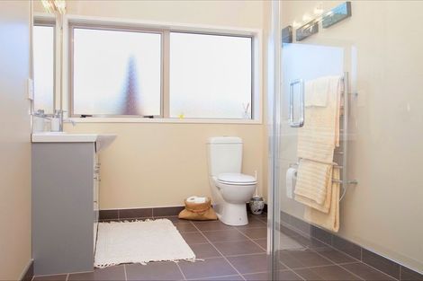 Photo of property in 2/17 Tremaine Avenue, Two Mile Bay, Taupo, 3330