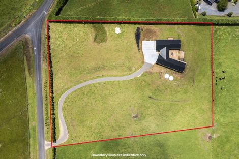 Photo of property in 5 Codlin Road, Waiuku, 2683