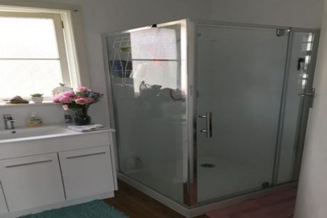 Photo of property in 484 Te Atatu Road, Te Atatu Peninsula, Auckland, 0610