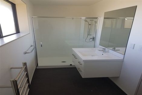 Photo of property in 33 Carole Crescent, Pakuranga, Auckland, 2010