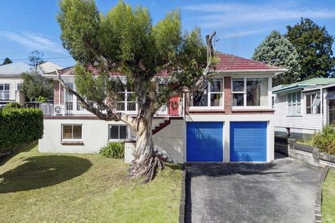 Photo of property in 18 Millbrook Road, Henderson, Auckland, 0612