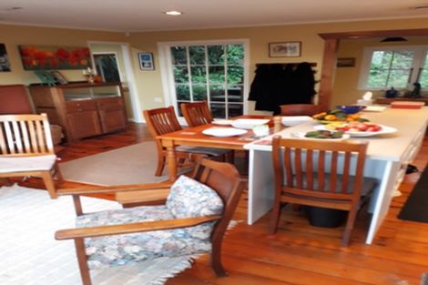 Photo of property in 666 South Titirangi Road, Titirangi, Auckland, 0604