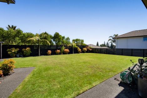 Photo of property in 15 Links Drive, Waiwhakaiho, New Plymouth, 4312