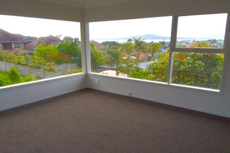 Photo of property in 9 Seaview Road, Castor Bay, Auckland, 0620