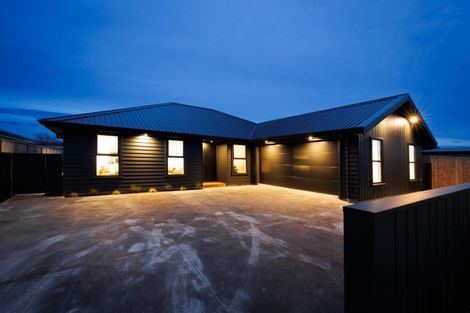 Photo of property in 68 Freedom Drive, Kelvin Grove, Palmerston North, 4414