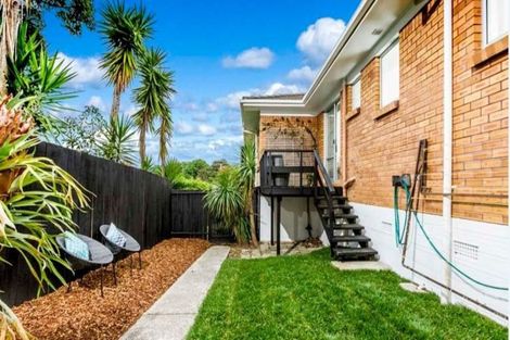 Photo of property in 2/8 Tobruk Crescent, Milford, Auckland, 0620