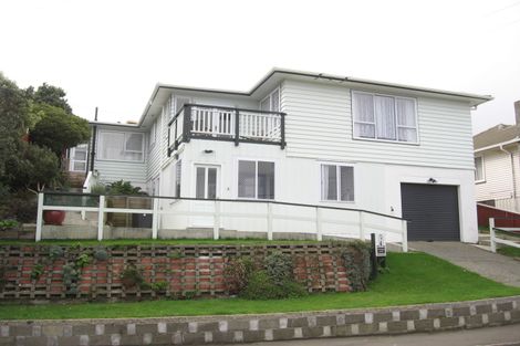 Photo of property in 28 Turville Crescent, Newlands, Wellington, 6037