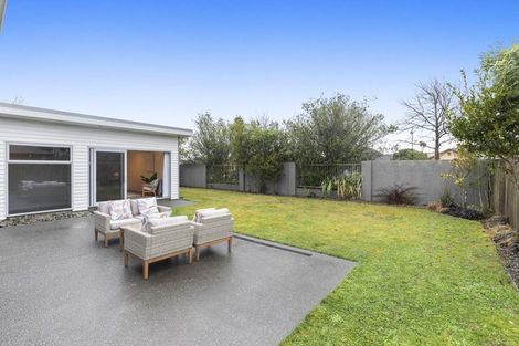 Photo of property in 2 Sycamore Close, Rangiora, 7400