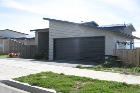 Photo of property in 8 Comber Place, Johnsonville, Wellington, 6037