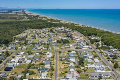 Photo of property in 14 Rangitane Street, Himatangi Beach, Foxton, 4891