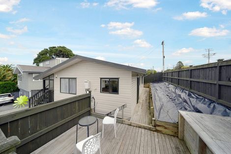 Photo of property in 124a Golf Road, New Lynn, Auckland, 0600