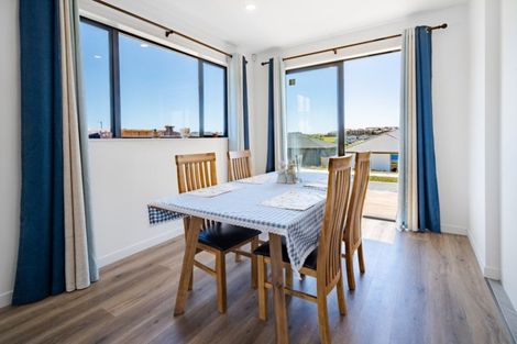 Photo of property in 11 Resolution Drive, Gulf Harbour, Whangaparaoa, 0930