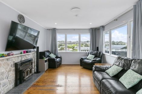 Photo of property in 8 Bellringer Crescent, Newlands, Wellington, 6037