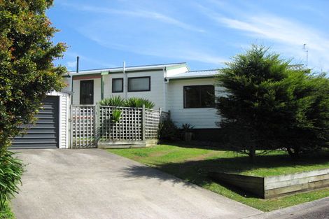 Photo of property in 13 Caledonia Place, Highlands Park, New Plymouth, 4312