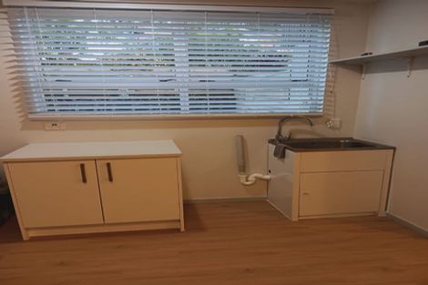 Photo of property in 4 Teviot Place, Totara Vale, Auckland, 0629