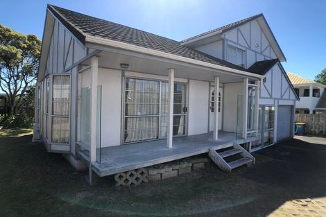 Photo of property in 2/10 Centorian Drive, Windsor Park, Auckland, 0632