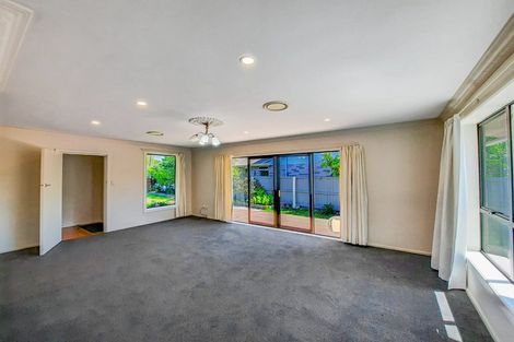 Photo of property in 22 Sevenoaks Drive, Bryndwr, Christchurch, 8053