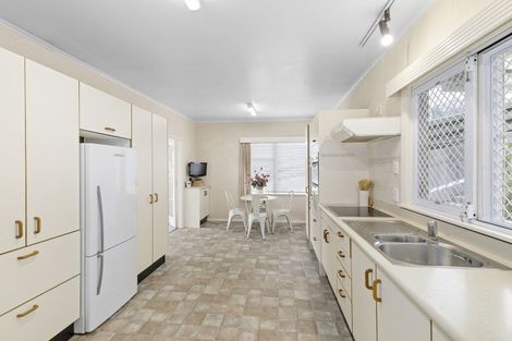 Photo of property in 214 Waddington Drive, Naenae, Lower Hutt, 5011