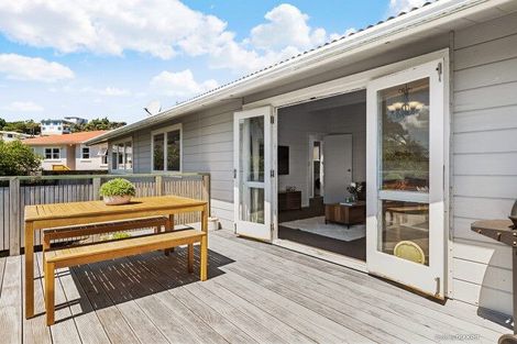 Photo of property in 15 Dunmail Way, Newlands, Wellington, 6037