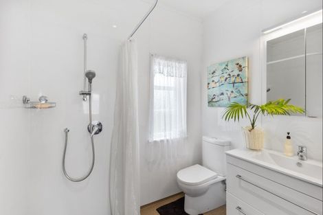 Photo of property in 670 Queen Street East, Levin, 5510