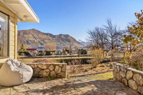 Photo of property in 261 Beacon Point Road, Wanaka, 9305