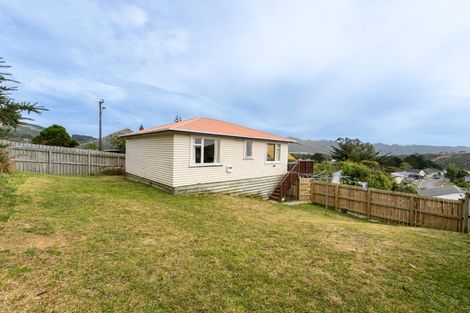 Photo of property in 11 Dorset Grove, Cannons Creek, Porirua, 5024