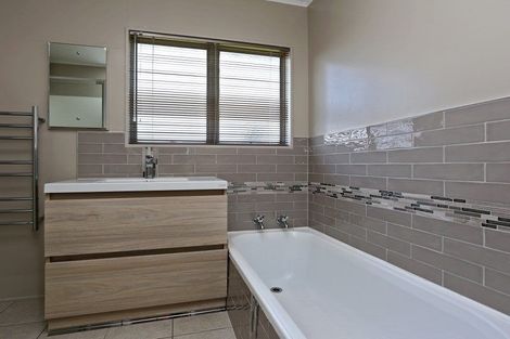 Photo of property in 17 Breadalbane Road, Havelock North, 4130