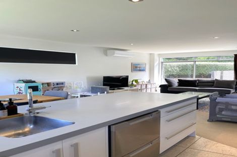 Photo of property in 33 Tiketike Way, Brooklyn, Wellington, 6021