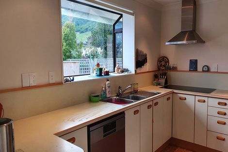 Photo of property in 19 Huia Street, Waikanae, 5036
