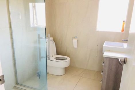 Photo of property in 24 Sohlue Place, Oteha, Auckland, 0632