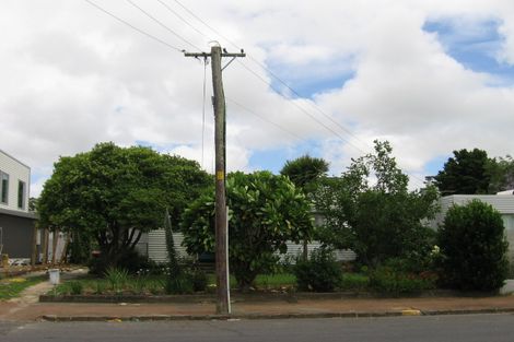 Photo of property in 438 Point Chevalier Road, Point Chevalier, Auckland, 1022
