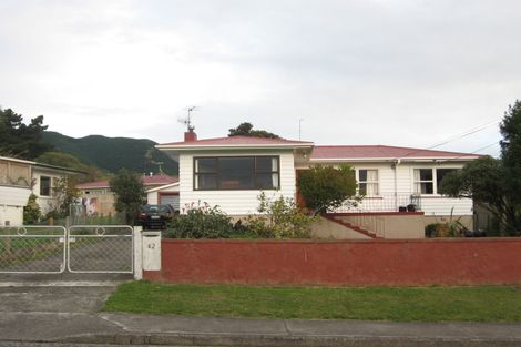 Photo of property in 42 Kaitawa Crescent, Paraparaumu, 5032