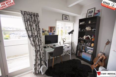 Photo of property in 1/39 Rangitoto Terrace, Milford, Auckland, 0620