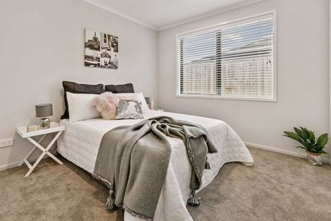 Photo of property in 2 Captain Mitchell Drive, Opaheke, Papakura, 2113